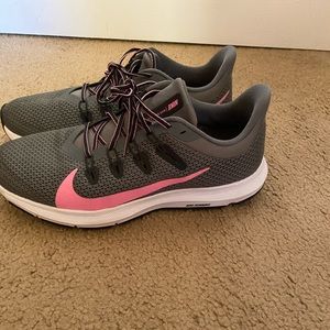 Women’s Nike sneakers size 9